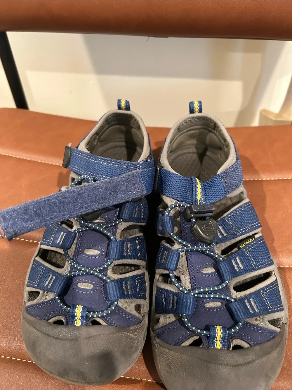 Keen sturdy closed